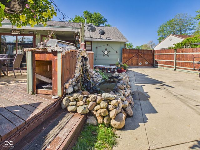318 Vasbinder Drive, Chesterfield, IN 46017