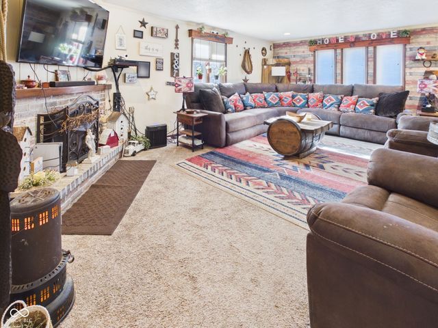 318 Vasbinder Drive, Chesterfield, IN 46017