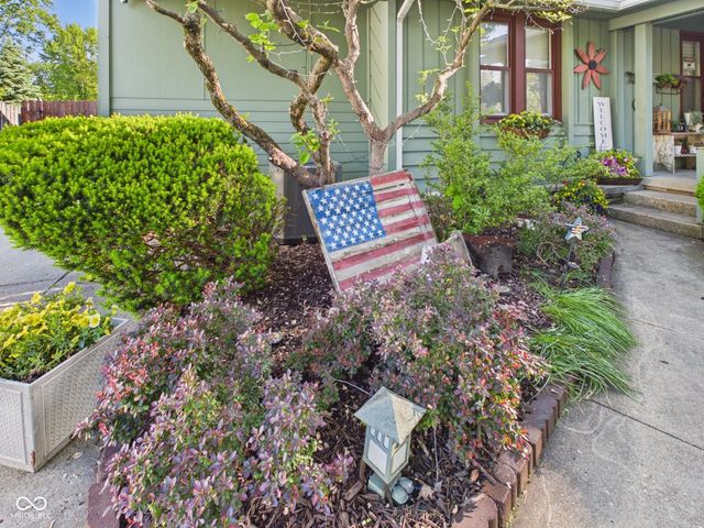 318 Vasbinder Drive, Chesterfield, IN 46017