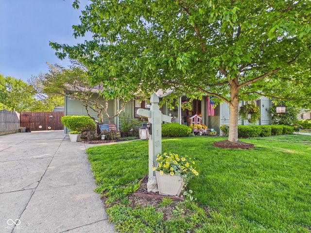 318 Vasbinder Drive, Chesterfield, IN 46017