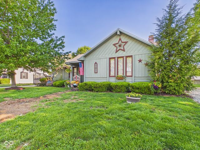 318 Vasbinder Drive, Chesterfield, IN 46017