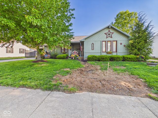 318 Vasbinder Drive, Chesterfield, IN 46017