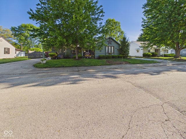 318 Vasbinder Drive, Chesterfield, IN 46017