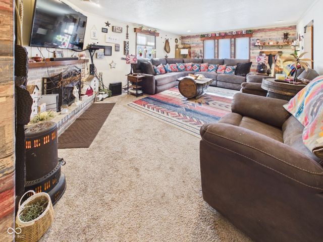 318 Vasbinder Drive, Chesterfield, IN 46017