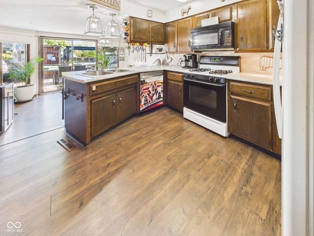 318 Vasbinder Drive, Chesterfield, IN 46017
