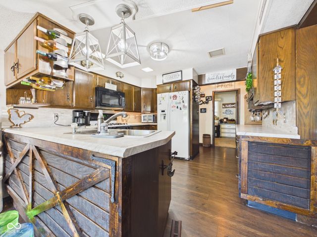 318 Vasbinder Drive, Chesterfield, IN 46017