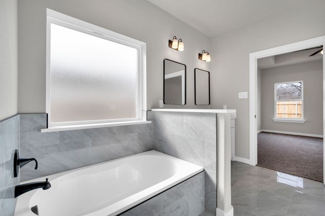 340 E Marshall Court, Palmer, TX 75152