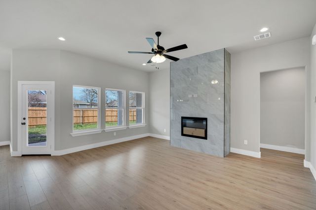 340 E Marshall Court, Palmer, TX 75152