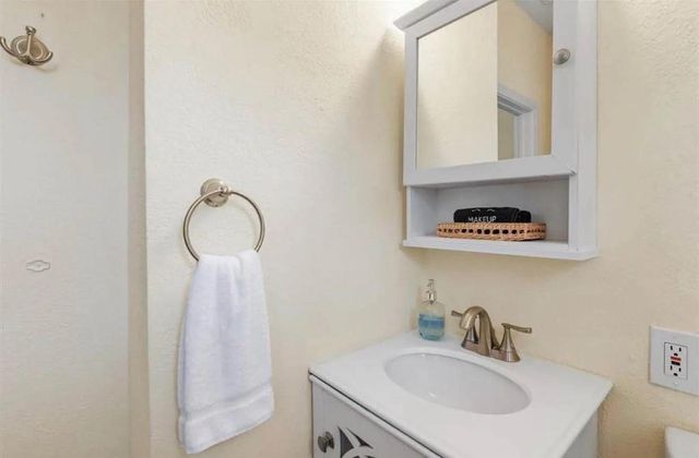 3905 Avenue L, Galveston, TX 77550