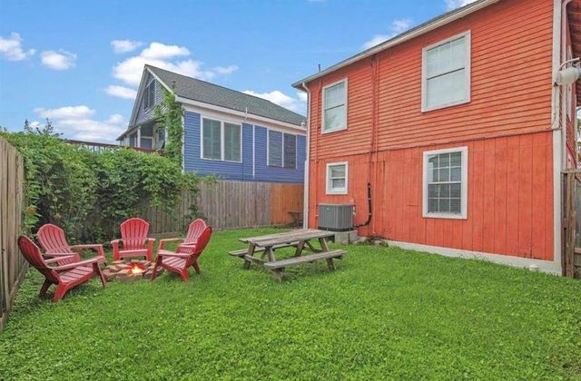 3905 Avenue L, Galveston, TX 77550