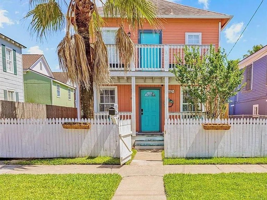 3905 Avenue L, Galveston, TX 77550
