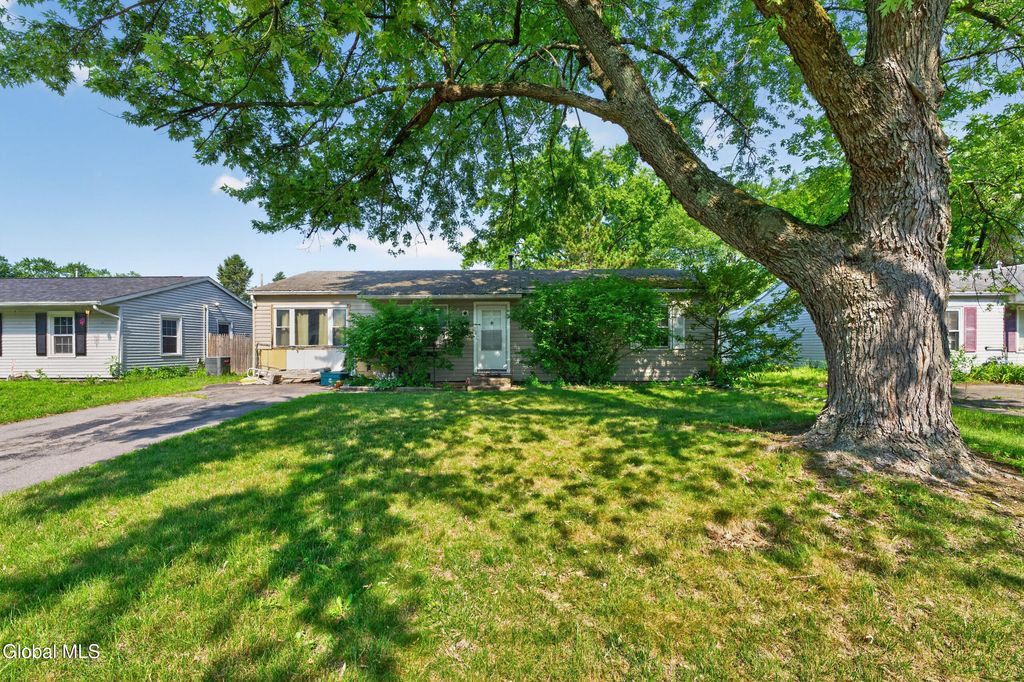 22 Mildred Lane, Colonie, NY 12110