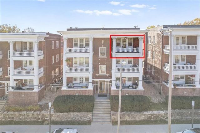 311 E 43rd Street 3W, Kansas City, MO 64111