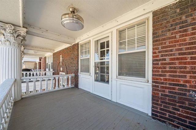 311 E 43rd Street 3W, Kansas City, MO 64111