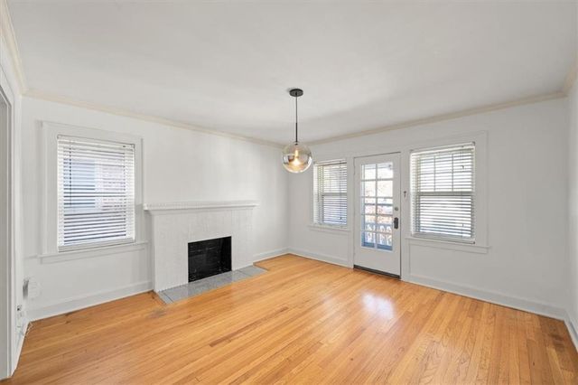 311 E 43rd Street 3W, Kansas City, MO 64111