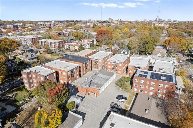 311 E 43rd Street 3W, Kansas City, MO 64111