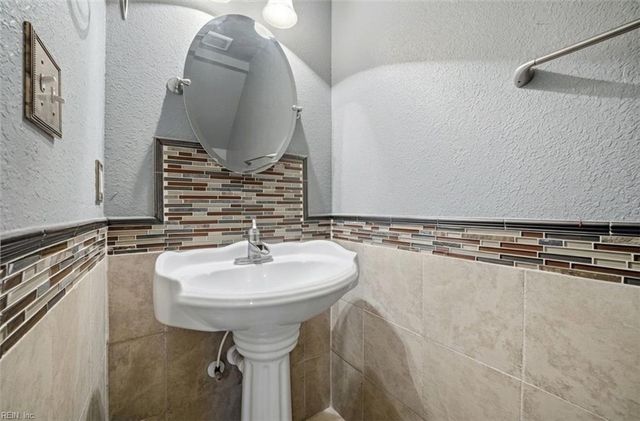 1914 County ST, Portsmouth, VA 23704