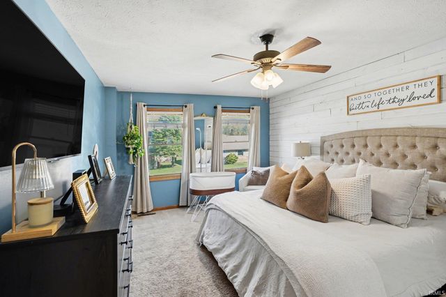 57279 Pine View Drive, South Bend, IN 46619