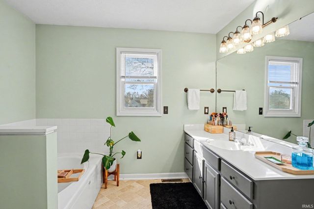 57279 Pine View Drive, South Bend, IN 46619