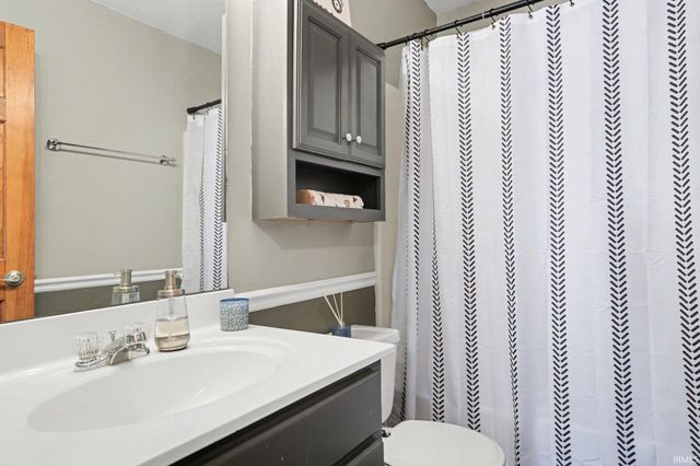 57279 Pine View Drive, South Bend, IN 46619