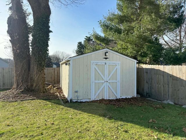 57279 Pine View Drive, South Bend, IN 46619