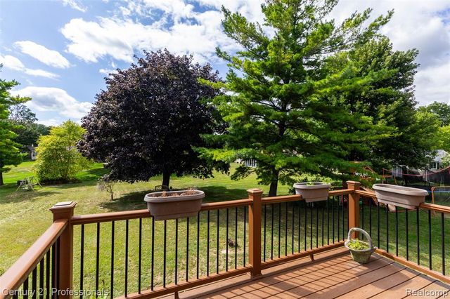 6361 Emerald Lake Drive, Troy, MI 48085