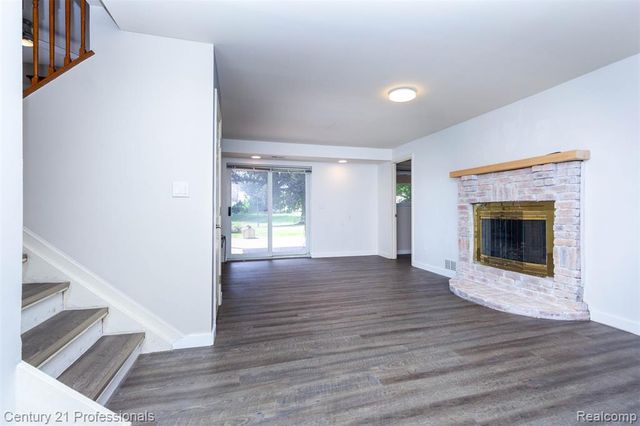 6361 Emerald Lake Drive, Troy, MI 48085