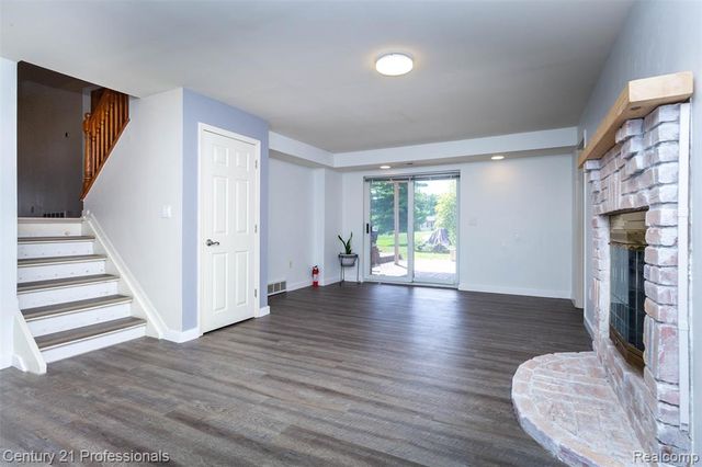 6361 Emerald Lake Drive, Troy, MI 48085