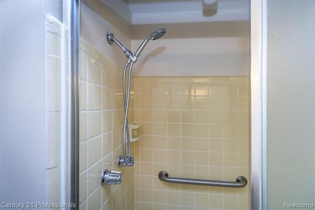 6361 Emerald Lake Drive, Troy, MI 48085