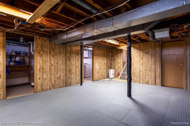 6361 Emerald Lake Drive, Troy, MI 48085