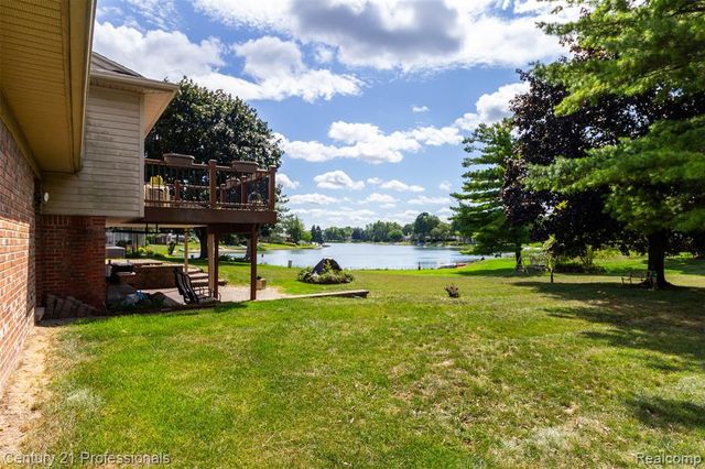 6361 Emerald Lake Drive, Troy, MI 48085