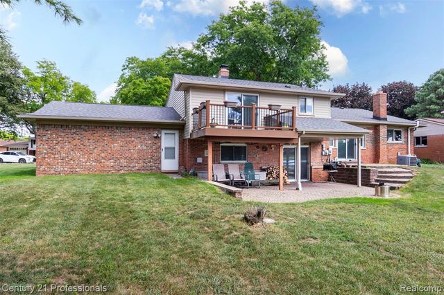 6361 Emerald Lake Drive, Troy, MI 48085
