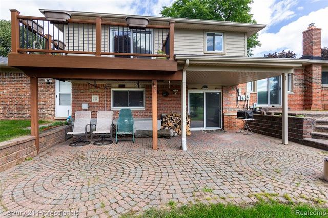 6361 Emerald Lake Drive, Troy, MI 48085