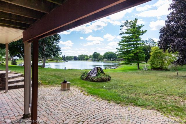 6361 Emerald Lake Drive, Troy, MI 48085