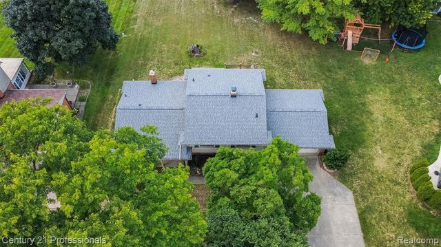 6361 Emerald Lake Drive, Troy, MI 48085