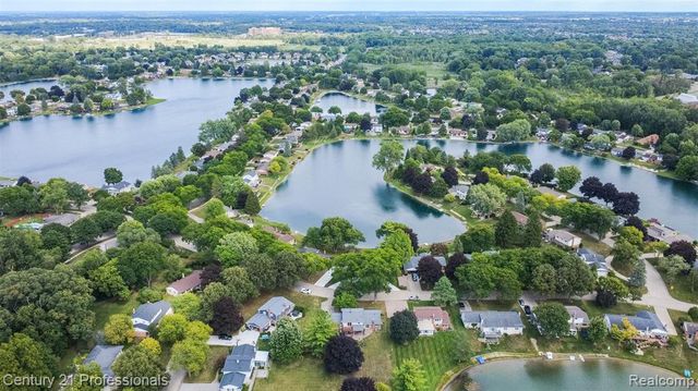 6361 Emerald Lake Drive, Troy, MI 48085