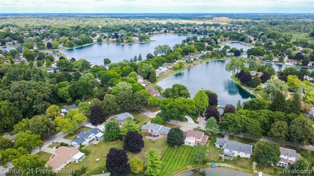6361 Emerald Lake Drive, Troy, MI 48085