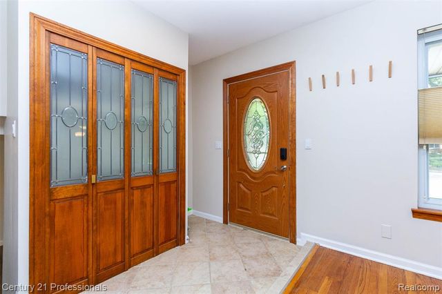 6361 Emerald Lake Drive, Troy, MI 48085