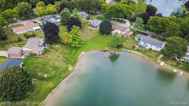 6361 Emerald Lake Drive, Troy, MI 48085