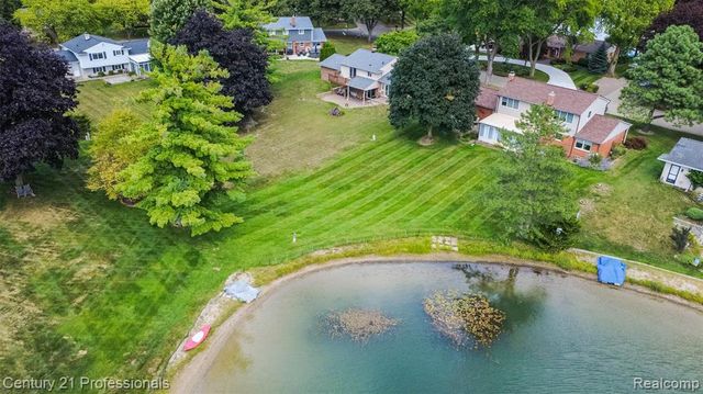 6361 Emerald Lake Drive, Troy, MI 48085