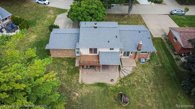 6361 Emerald Lake Drive, Troy, MI 48085