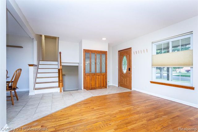 6361 Emerald Lake Drive, Troy, MI 48085