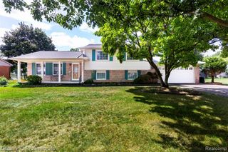 6361 Emerald Lake Drive, Troy, MI 48085