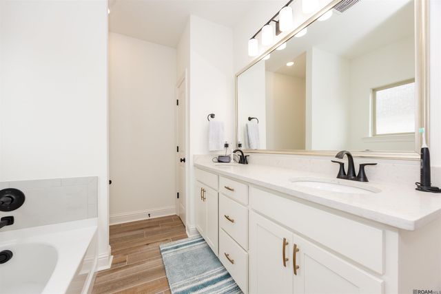 17208 Tidewater Ln, Baton Rouge, LA 70810