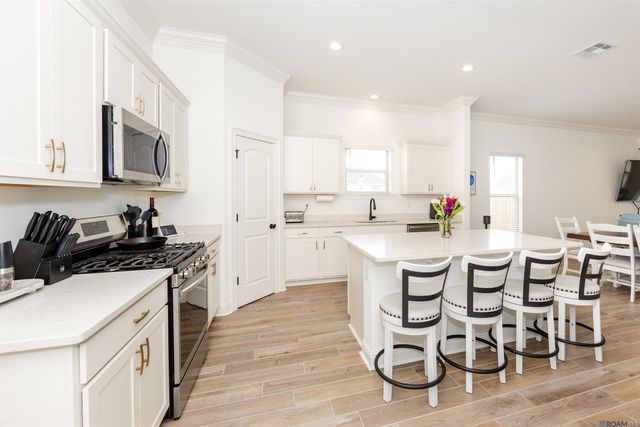 17208 Tidewater Ln, Baton Rouge, LA 70810