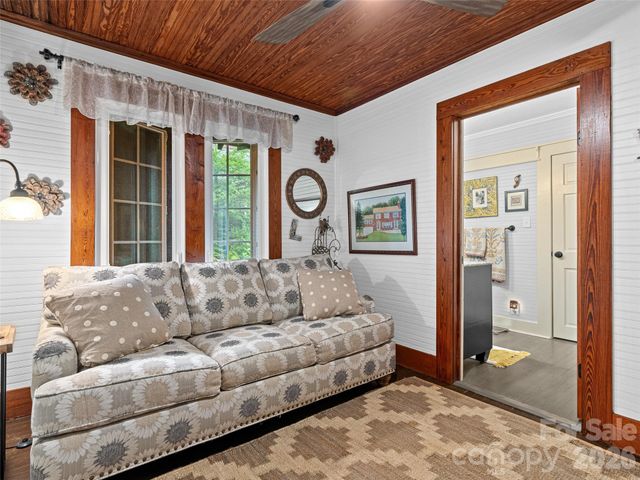 85 Chestnut Hill Road, Gerton, NC 28735