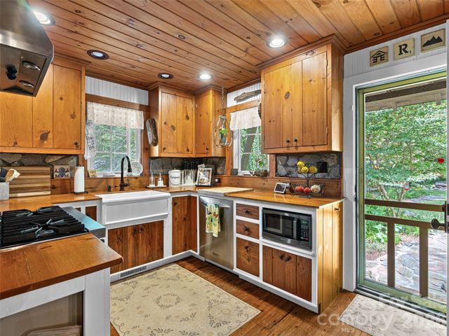 85 Chestnut Hill Road, Gerton, NC 28735