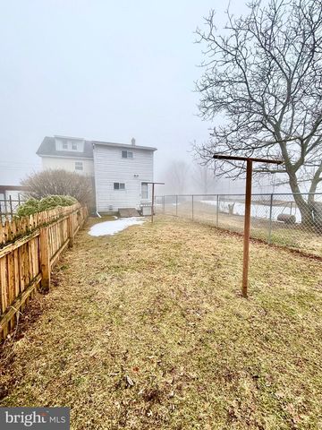 32 W BEREA ST, Summit Hill, PA 18250