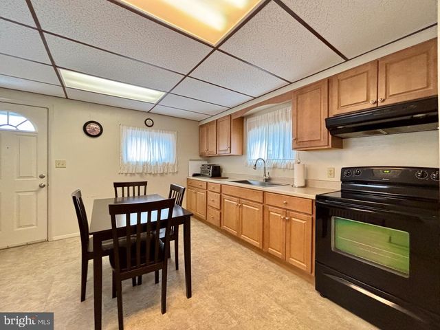 32 W BEREA ST, Summit Hill, PA 18250