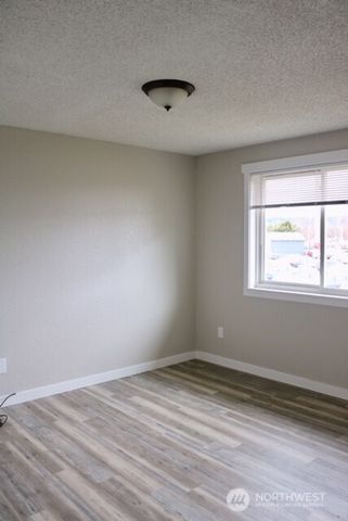 921 11th Avenue NW, Puyallup, WA 98371
